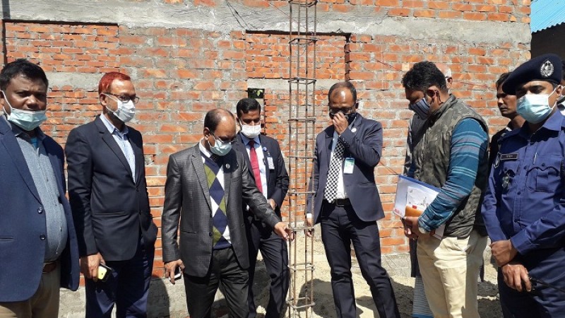 গৃহহীনদের ঘরের নির্মাণ কাজ পরিদর্শন করলেন রংপুর বিভাগীয় কমিশনার