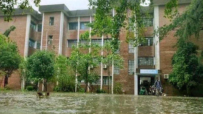 বন্যায় প্লাবিত শাবি ক্যাম্পাস, এক সপ্তাহ বন্ধ ঘোষণা