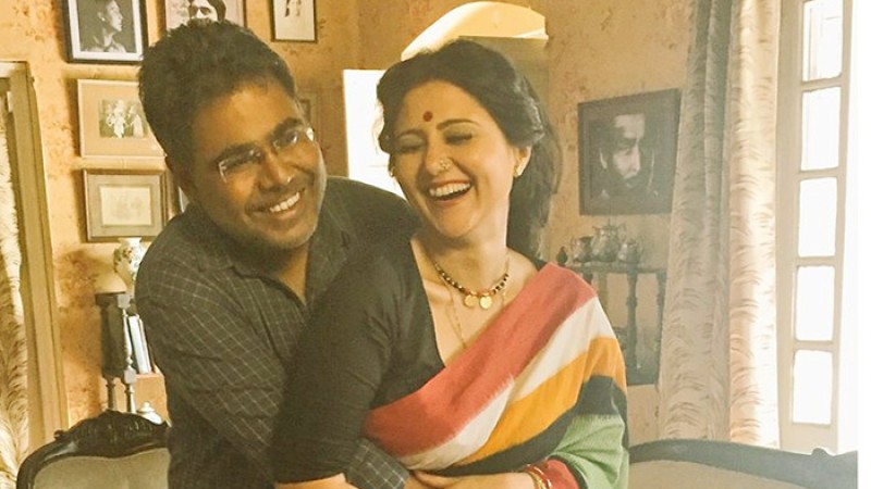 মিজানুরের বুকে মাথা রেখে ফুঁপিয়ে উঠলেন মৃন্ময়ী