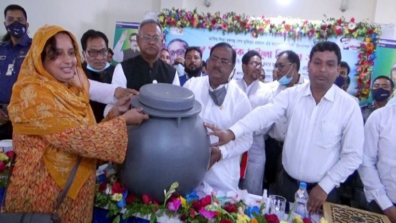 কিছু অসাধু ব্যবসায়ী দেশে জিনিসপত্রের দাম বাড়িয়েছে: খাদ্যমন্ত্রী