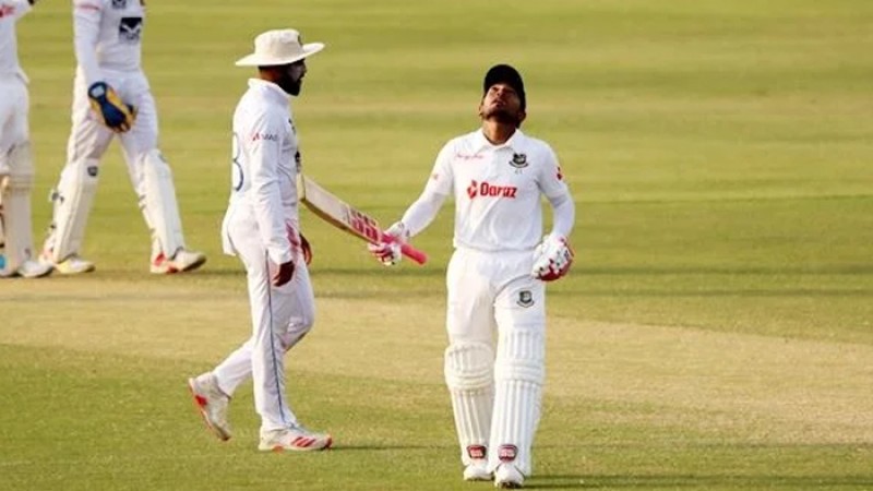 মুশফিকের ব্যাটে স্বস্তির সেঞ্চুরি