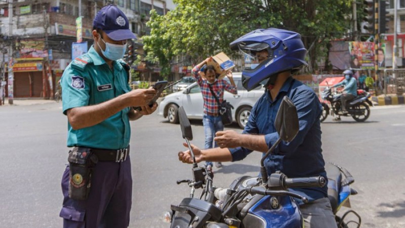 ‘যৌক্তিক কারণ’ দেখালে মোটরসাইকেল চলাচলে বাধা দেবে না পুলিশ