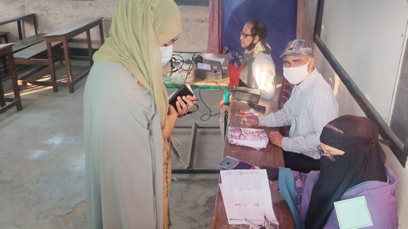 ভোট দিলেন  তৈমূরের স্ত্রী ও ব্যারিস্টার কন্যা মারিয়াম