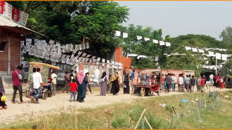 সিংগাইরে ভোট কেন্দ্রে প্রভাব বিস্তারের অভিযোগে আটক ১৭