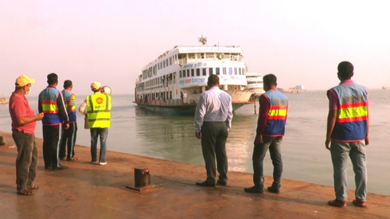 সারাদেশে যাত্রীবাহী লঞ্চ চলাচলে অনুমতি দেওয়ার দাবি