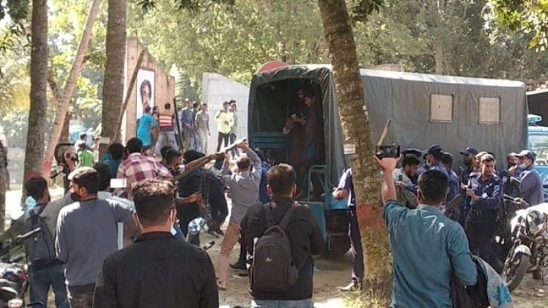 ভাসানীর সমাধিতে রেজা-নুরের ওপর হামলা