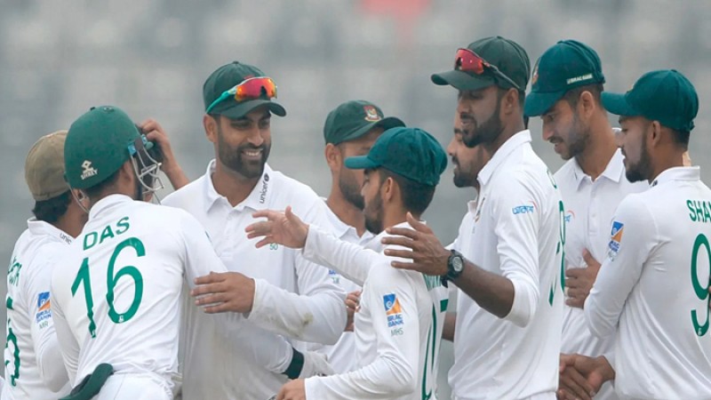 প্রোটিয়া অধিনায়ককে সাজঘরে ফেরালেন তাইজুল