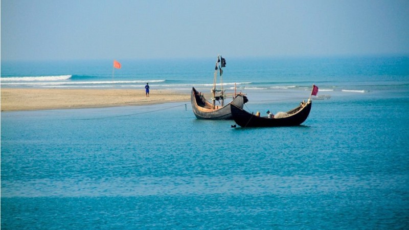 নীল জলরাশির খেলা সেন্টমার্টিন দ্বীপ