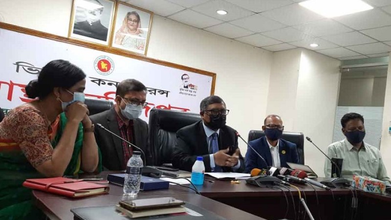 প্রাথমিকের শিক্ষার্থীদের টিকা দেওয়া নিয়ে যা বললেন স্বাস্থ্যমন্ত্রী