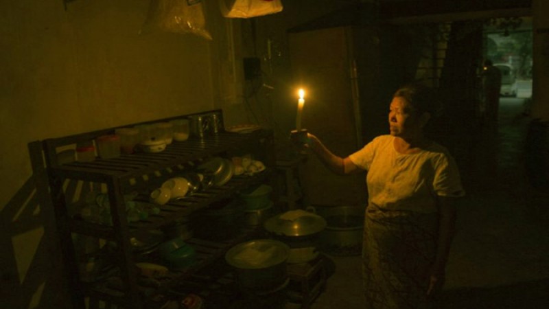 এবার বিদ্যুৎ সংযোগ বিচ্ছিন্ন করল মিয়ানমারের জান্তা সরকার