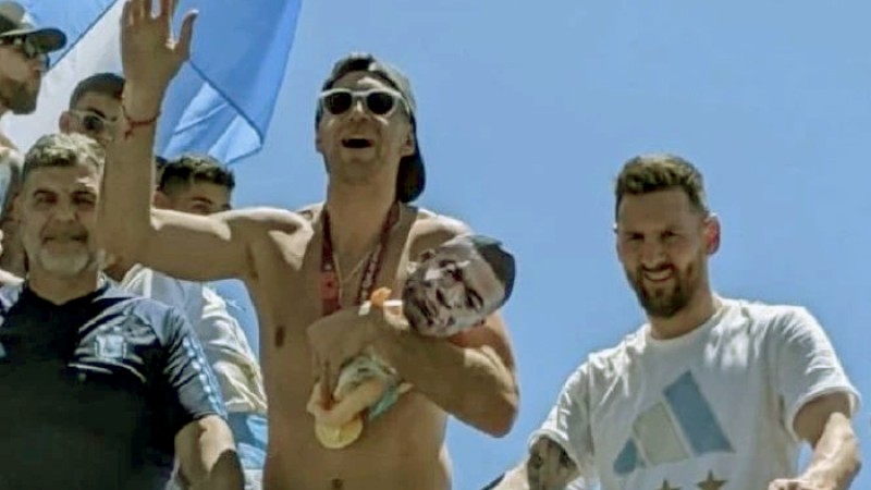 মেসিকে পাশে রেখেই এমবাপ্পেকে অপমান করল মার্টিনেজ