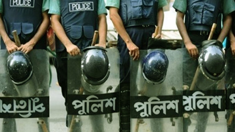 অটোরিকশাচালকের ৭০০ টাকা নেওয়া ৩ পুলিশ সদস্য বরখাস্ত