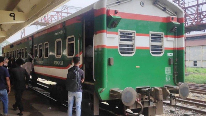 বগি রেখেই স্টেশন ছাড়ল একতা এক্সপ্রেস