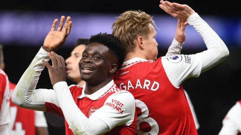 প্রিমিয়ার লিগে চ্যাম্পিয়ন হওয়ার পথে আর্সেনাল