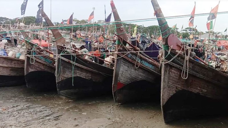 ইলিশ ধরার ২২ দিনের নিষেধাজ্ঞা উঠছে মধ্যরাতে