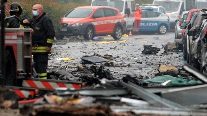 ইতালিতে বিমান বিধ্বস্ত হয়ে নিহত ৮