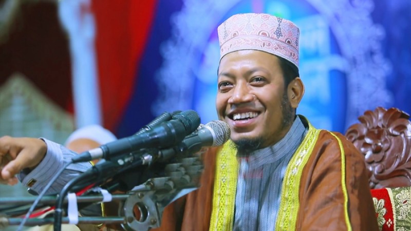 ধর্মের নামে অপব্যাখ্যার দায়ে আমির হামজাকে খুঁজছে পুলিশ