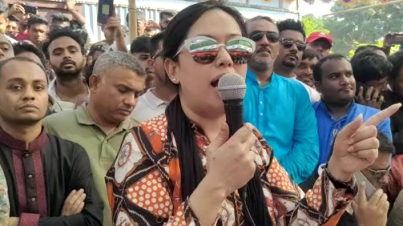 বিএনপির সমাবেশস্থল থেকে রুমিনের ফোন চুরি