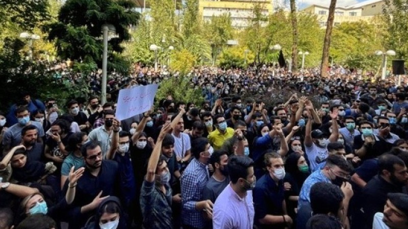 ইরানে হিজাব বিরোধী বিক্ষোভে নিহতের সংখ্যা বেড়ে ৭৬