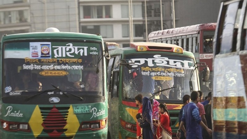‘ছাত্রীকে ধাক্কা দেওয়ায়’ রাইদার ১৫ বাস আটকালেন শিক্ষার্থীরা