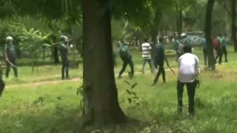 চন্দ্রিমা উদ্যানে পুলিশের সঙ্গে বিএনপি নেতাকর্মীদের সংঘর্ষ