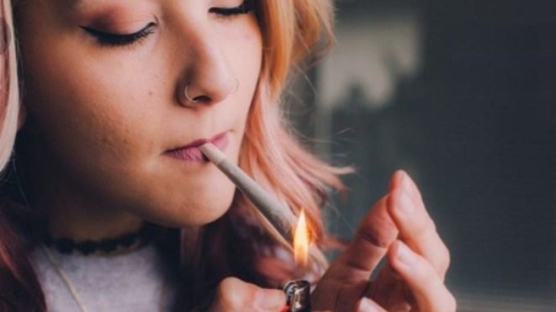 আমেরিকায় কিশোরদের মধ্যে বাড়ছে গাঁজা সেবনের হার