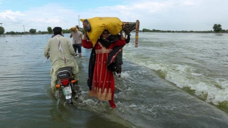 সাহায্যের জন্য লাখ লাখ পাকিস্তানির আকুতি