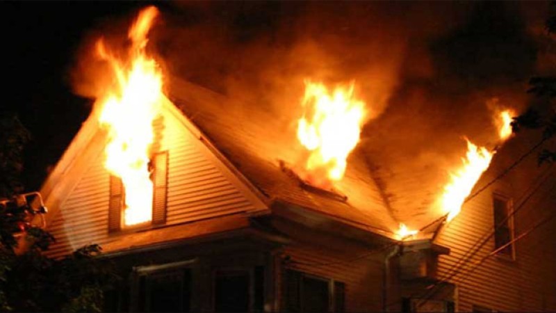 মাদারীপুরে হত্যাকাণ্ডের জেরে ১০ বাড়িতে আগুন