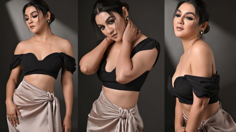 শীতে উত্তাপ ছড়াচ্ছেন জয়া