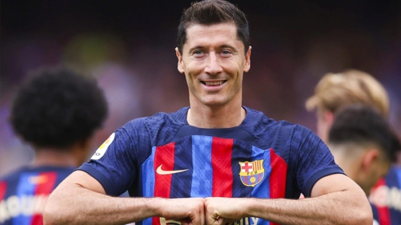 লেভার জোড়া গোলে জয়ে ফিরল বার্সা