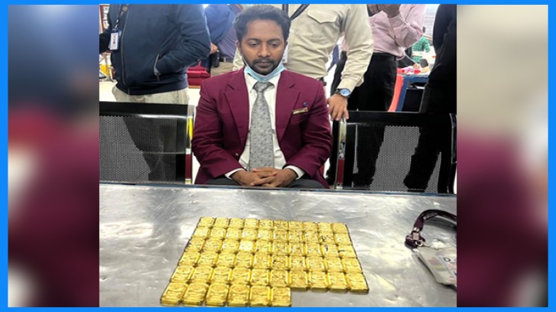 ৫ কোটি টাকা স্বর্ণসহ কাতার এয়ারওয়েজের কর্মী আটক