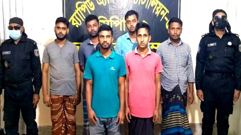 শিক্ষার্থীদের কাছে পর্নো ছবি বিক্রির অভিযোগে ৬ তরুণ কারাগারে