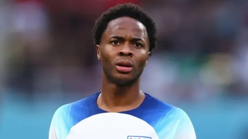 বাড়িতে ডাকাতি, দেশে ফিরলেন ইংলিশ ফরোয়ার্ডার