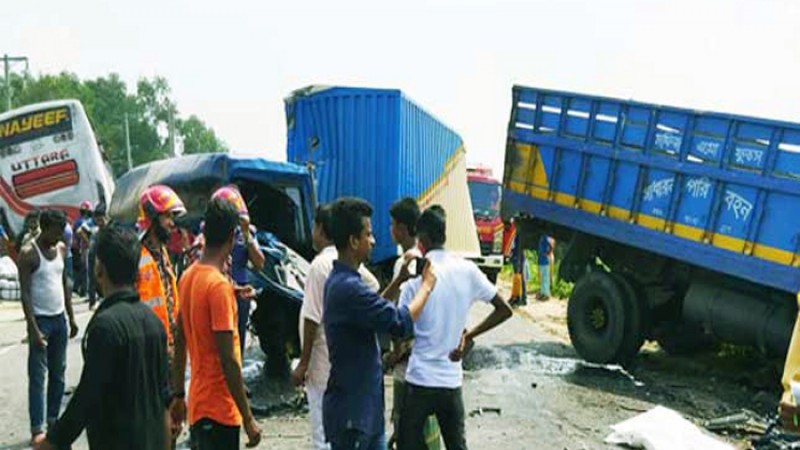 টাঙ্গাইলে সড়ক দুর্ঘটনায় নিহত ৩