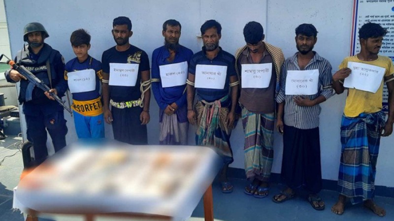 বঙ্গোপসাগরে বিদেশি জাহাজে ডাকাতির প্রস্তুতি, ৭ দস্যু আটক