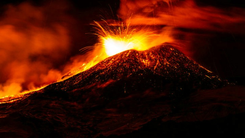 আইসল্যান্ডে ৮০০ বছর পরে ঘুম ভেঙ্গেছে আগ্নেয়গিরির