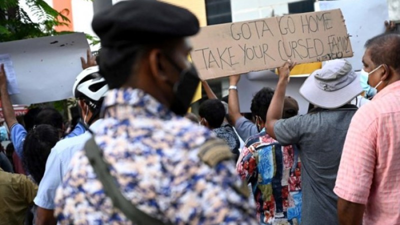 শ্রীলঙ্কায় অনাস্থা প্রস্তাব আনার হুমকি