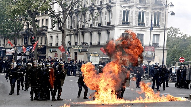 মুদ্রাস্ফীতি-জলবায়ু সংকট: বিক্ষোভে উত্তাল প্যারিস