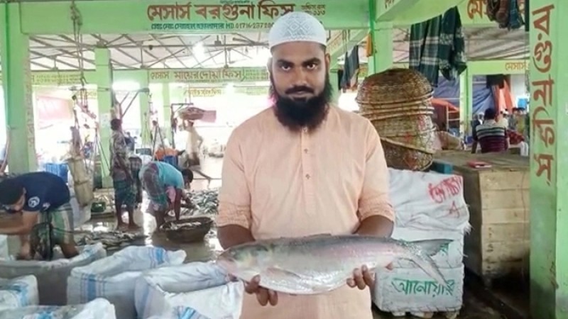 ৫ হাজার টাকায় বিক্রি হলো এক ইলিশ