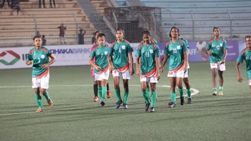 পেনাল্টি মিসে শিরোপা হারাল বাংলাদেশ