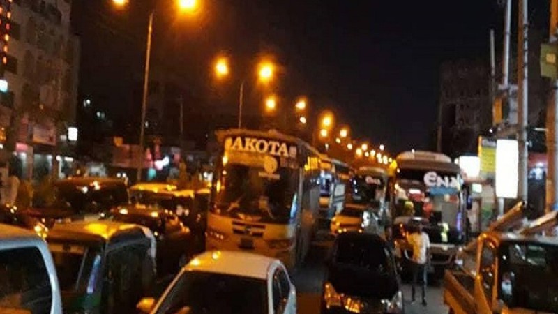 শিক্ষার্থীদের সঙ্গে দ্বন্দ্ব, সড়ক আটকে শ্রমিকদের অবরোধ