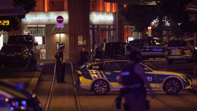 জার্মানিতে ছুরি নিয়ে হামলা, নিহত ৩