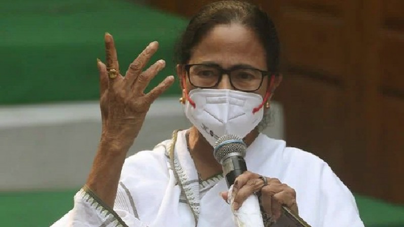 ফিরহাদকে গ্রেফতারের পর সিবিআই দফতরে হাজির মমতা