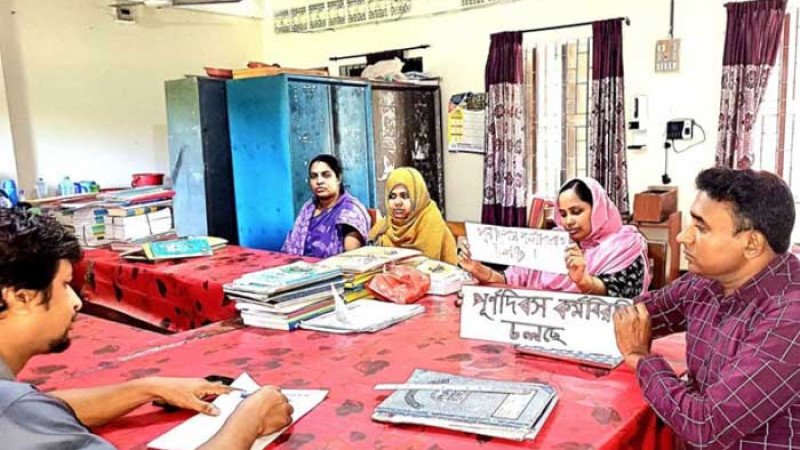দ্বিতীয় দিনের পূর্ণদিবস কর্মবিরতিতে প্রাথমিক শিক্ষকরা