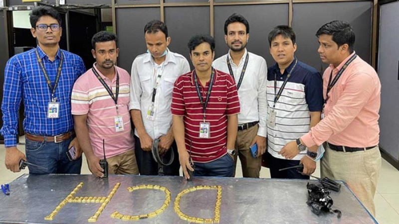 শাহজালালে ৮ কেজি স্বর্ণসহ বিমানকর্মী আটক