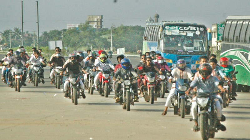 মহাসড়কে মোটরসাইকেল নিষিদ্ধের সুপারিশ বিআরটিএর