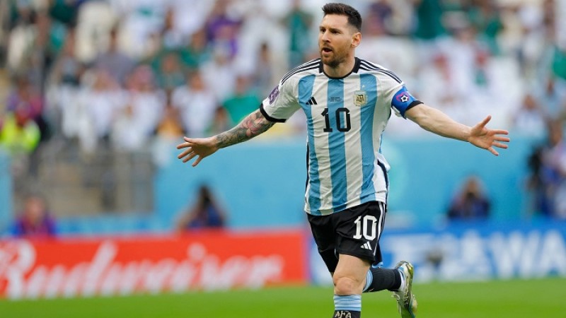 বাঁচা-মরার লড়াইয়ে রাতে মাঠে নামছে মেসির আর্জেন্টিনা
