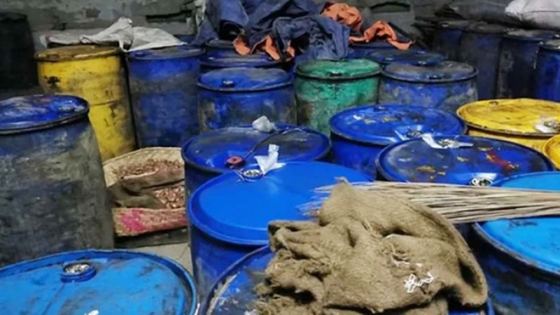 পুঠিয়ায় ৯২ হাজার লিটার সয়াবিন তেল জব্দ, আটক ৫