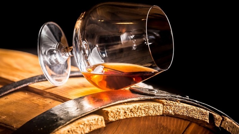 শেষকৃত্যে গিয়ে চোলাই মদপানে ৮ নারীসহ ১০ জনের মৃত্যু