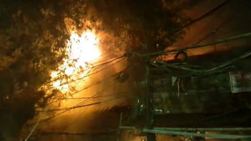 নীলক্ষেতে বইয়ের মার্কেটে আগুন, নিয়ন্ত্রণে ৯ ইউনিট